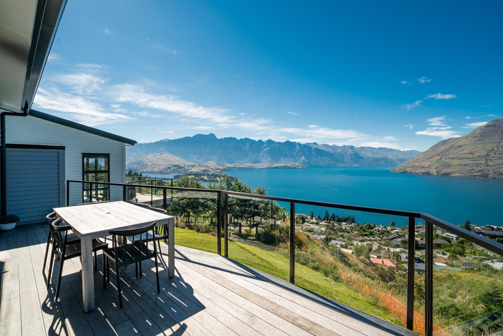 Modern Luxe House With Magnificent View * Queenstown