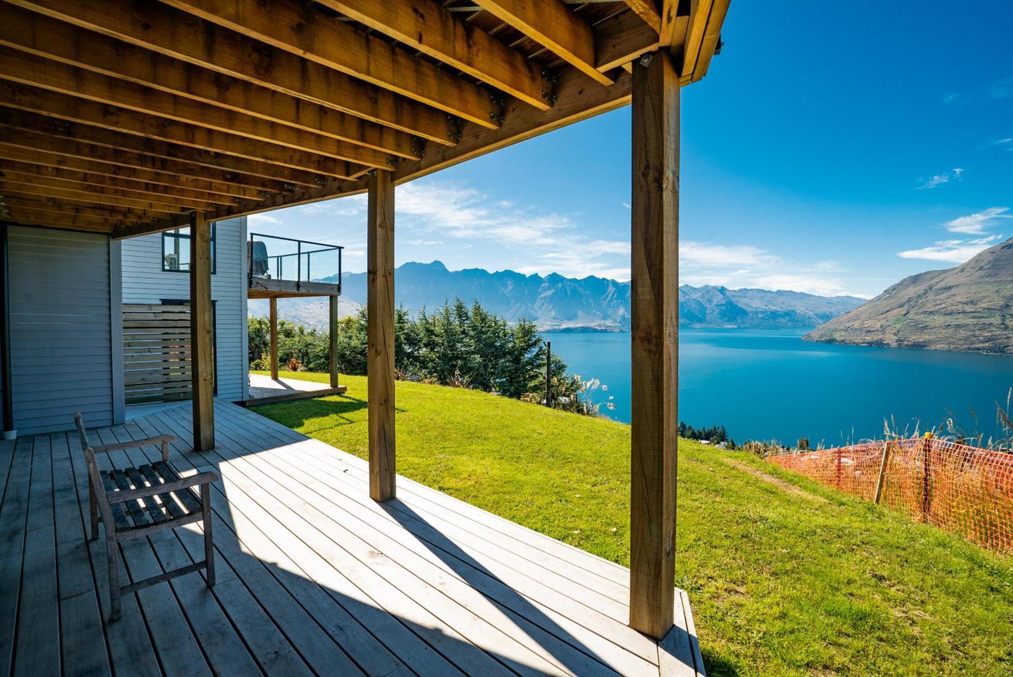 Modern Luxe House With Magnificent View Holiday home