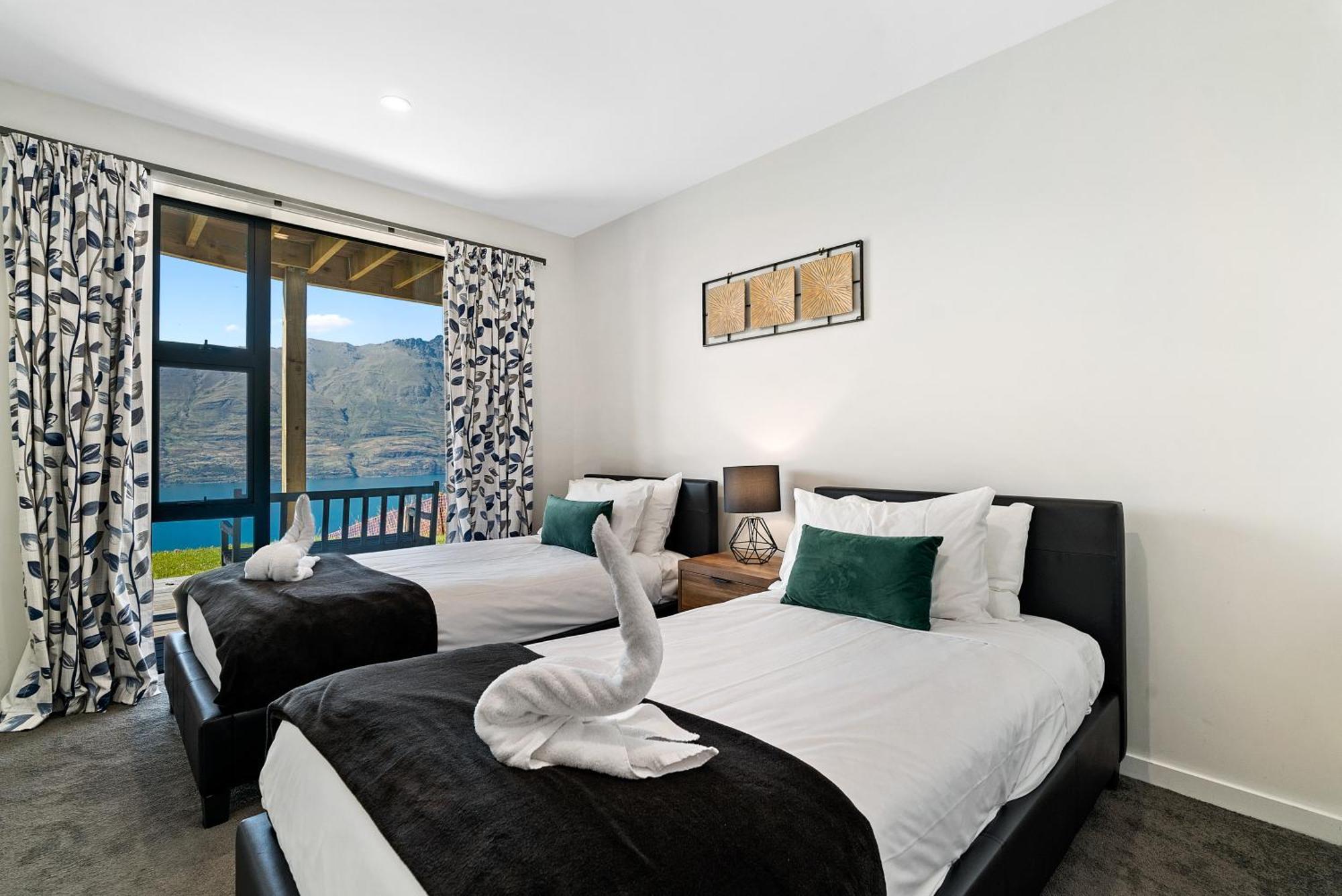 Modern Luxe House With Magnificent View Holiday home *