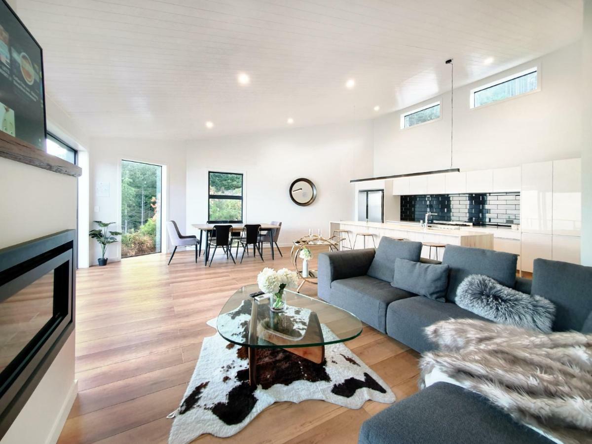 Modern Luxe House With Magnificent View Holiday home Queenstown