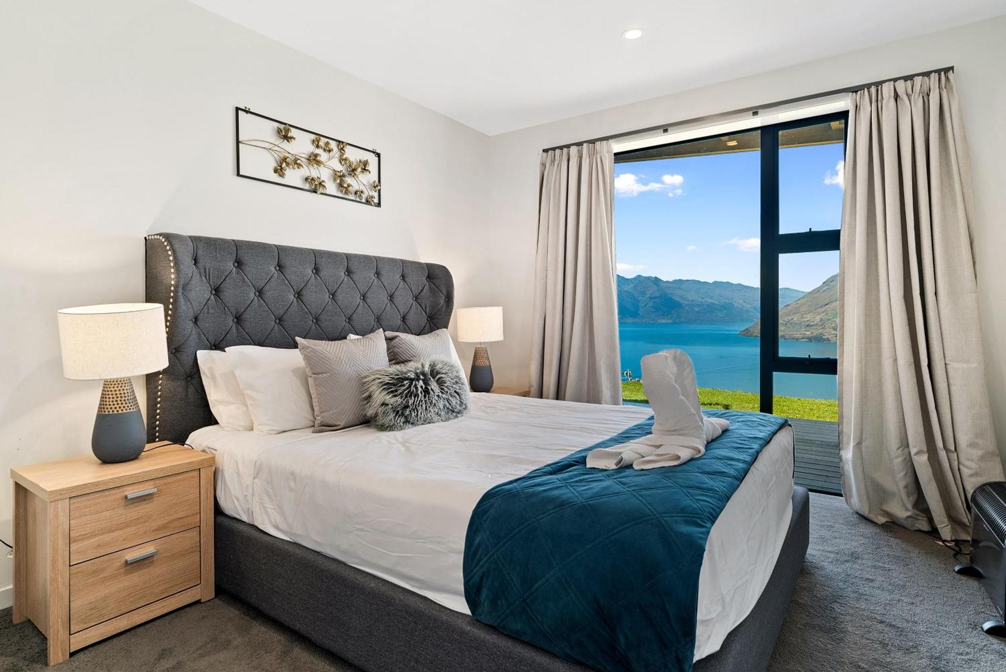 Modern Luxe House With Magnificent View Holiday home Queenstown